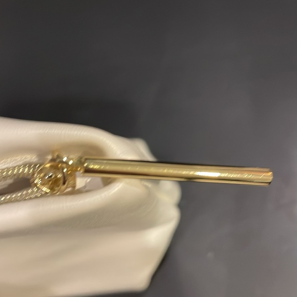 Brand New Valmont White Toiletry Zippered Pouch - Picture 5 of 12